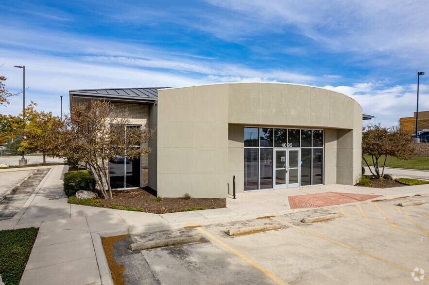 4095 N Loop 1604 Fwy, San Antonio, TX for rent - Building Photo - Image 1 of 7