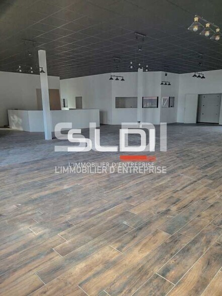 Chemin Des Peupliers, Dardilly to rent - Interior Photo - Image 3 of 16