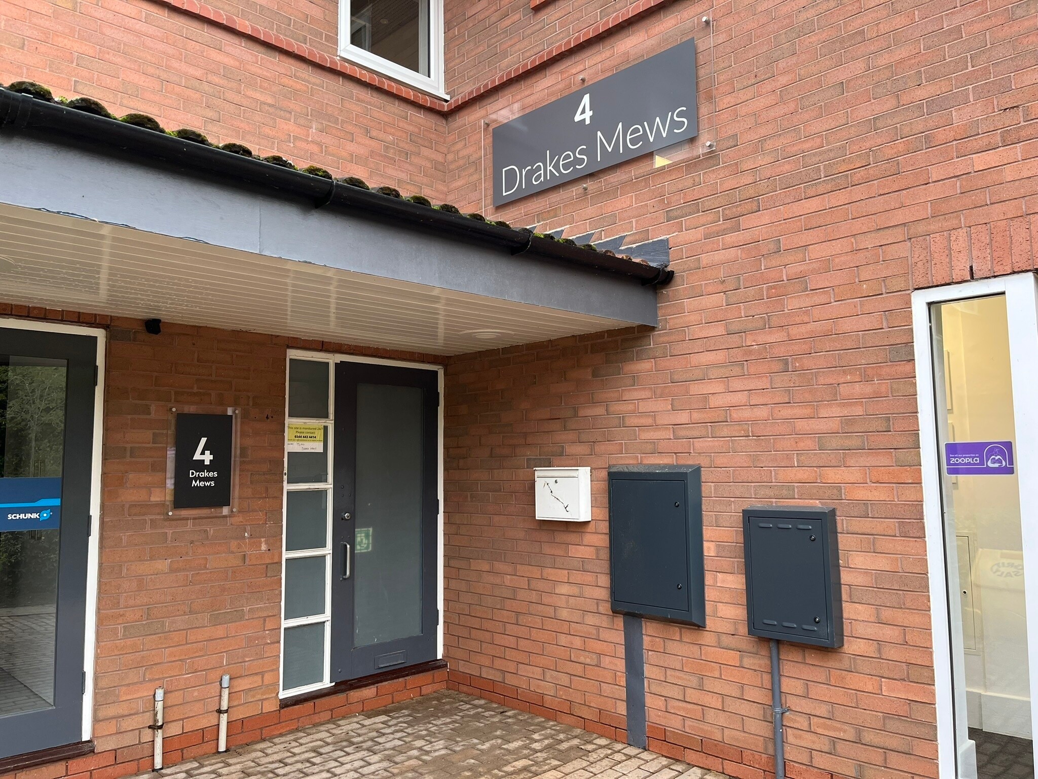 Crown Hl, Milton Keynes to rent Building Photo- Image 1 of 7