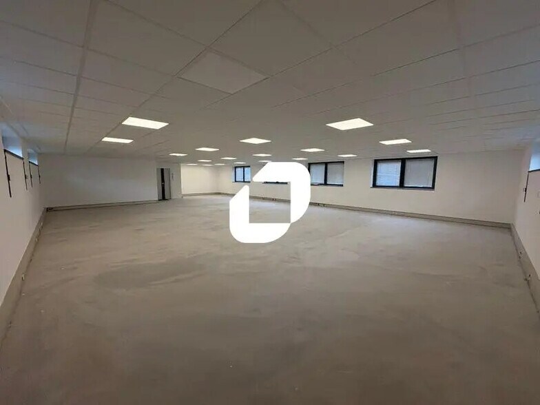 Office in Saint-Germain-en-Laye to rent - Interior Photo - Image 3 of 20