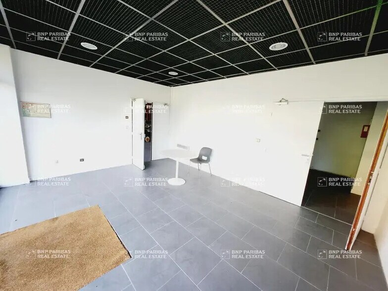 Light Industrial in Créteil to rent - Interior Photo - Image 3 of 9