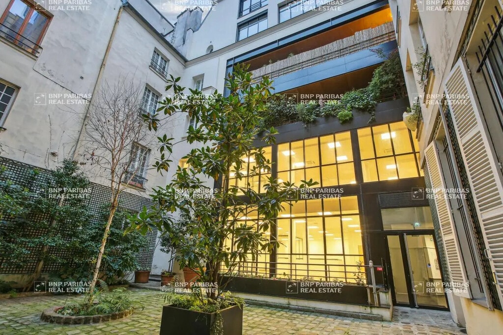 Location Bureaux 201 m² - Photo 1