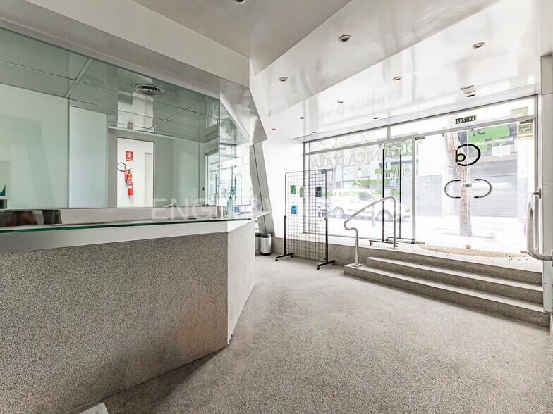 Retail in Barcelona, Barcelona to rent - Interior Photo - Image 2 of 7