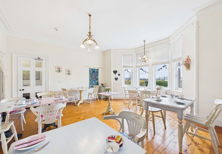 92 North Deeside Rd, Peterculter for sale - Interior Photo - Image 3 of 16