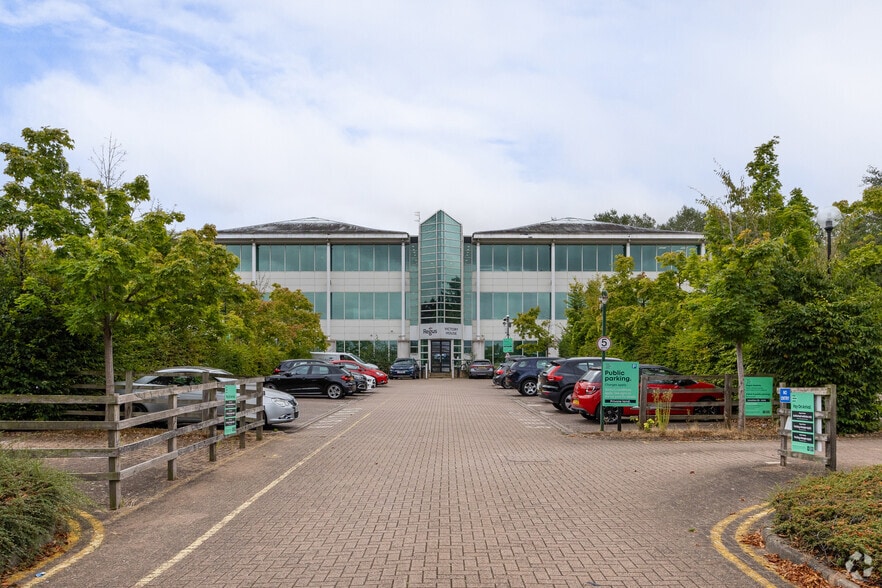 400 Pavilion Dr, Northampton to rent - Primary Photo - Image 3 of 4