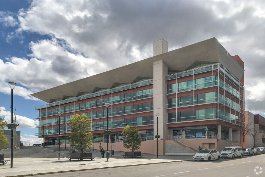 Plaza Constitución, 2, Fuenlabrada, Madrid for rent - Primary Photo - Image 1 of 2