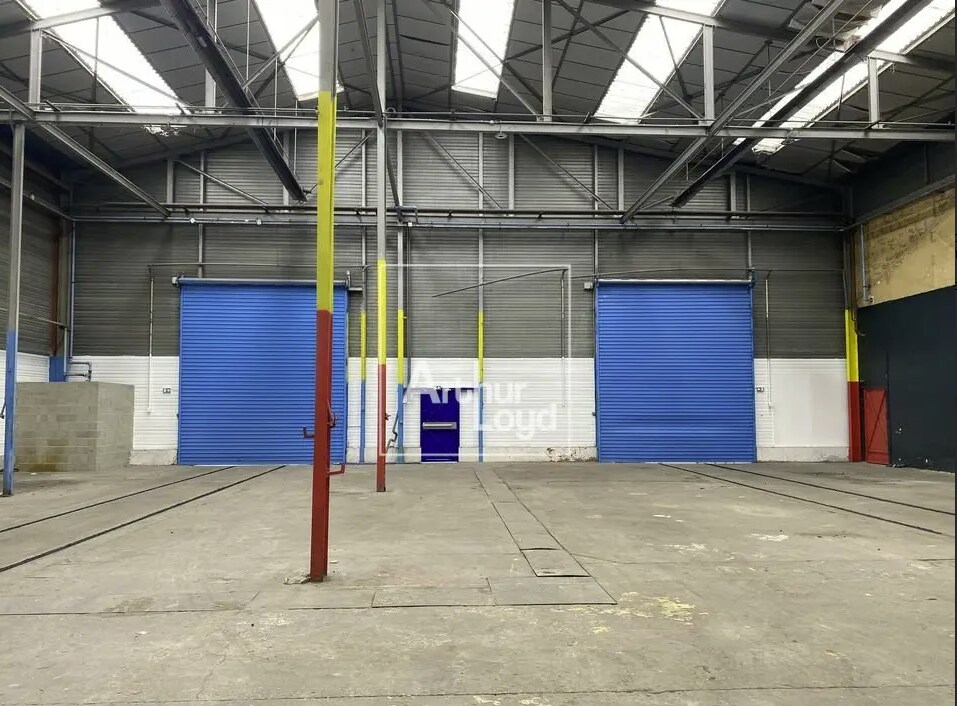 Light Industrial in Corbeil-Essonnes to rent Interior Photo- Image 1 of 4