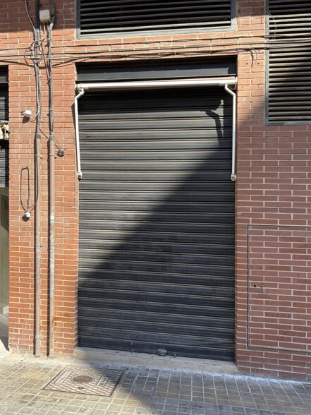 Retail in València, Valencia to rent - Interior Photo - Image 2 of 3