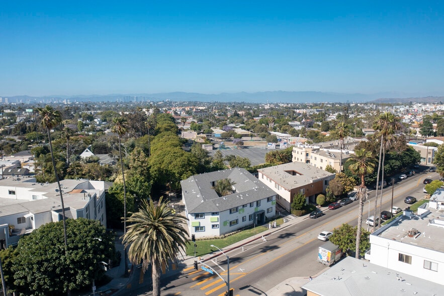 2700 Abbot Kinney Blvd, Venice, CA for sale - Building Photo - Image 3 of 18