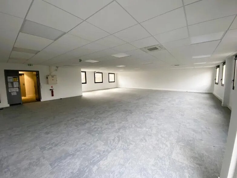 Office in Saint-Gratien to rent - Building Photo - Image 2 of 6