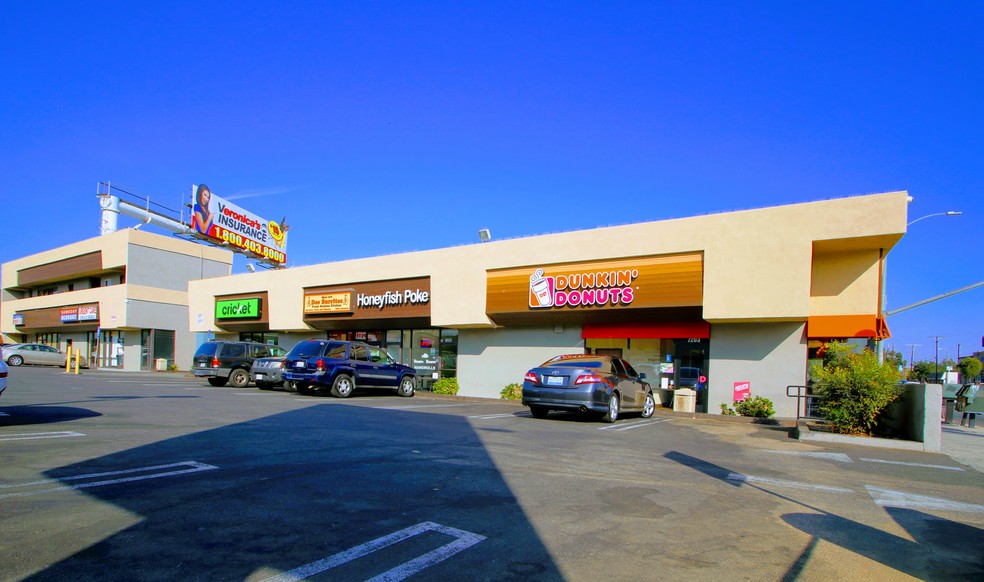 14503-14519 Sherman Way, Van Nuys, CA for rent - Building Photo - Image 3 of 4