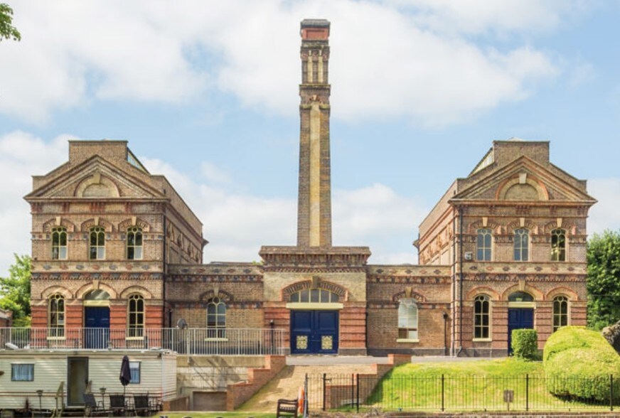 The Droveway, Hove for sale - Primary Photo - Image 1 of 1