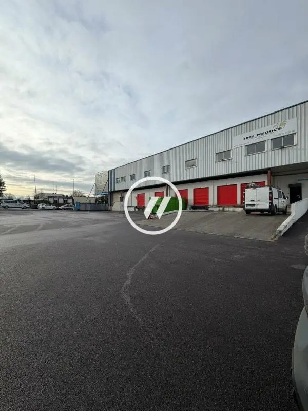 Industrial in Gonesse to rent Building Photo- Image 1 of 3