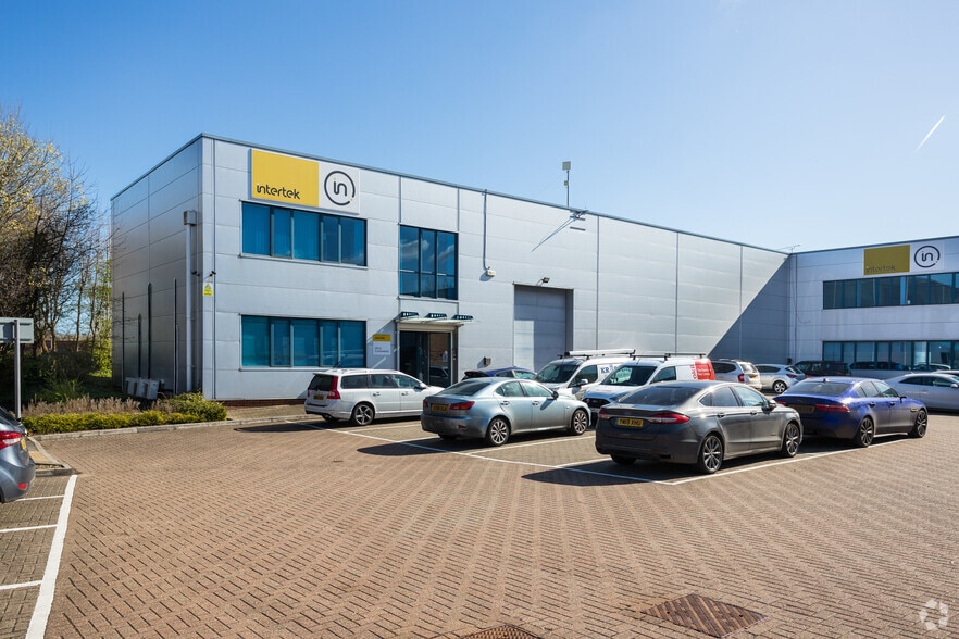 Randalls Rd, Leatherhead to rent - Building Photo - Image 3 of 4