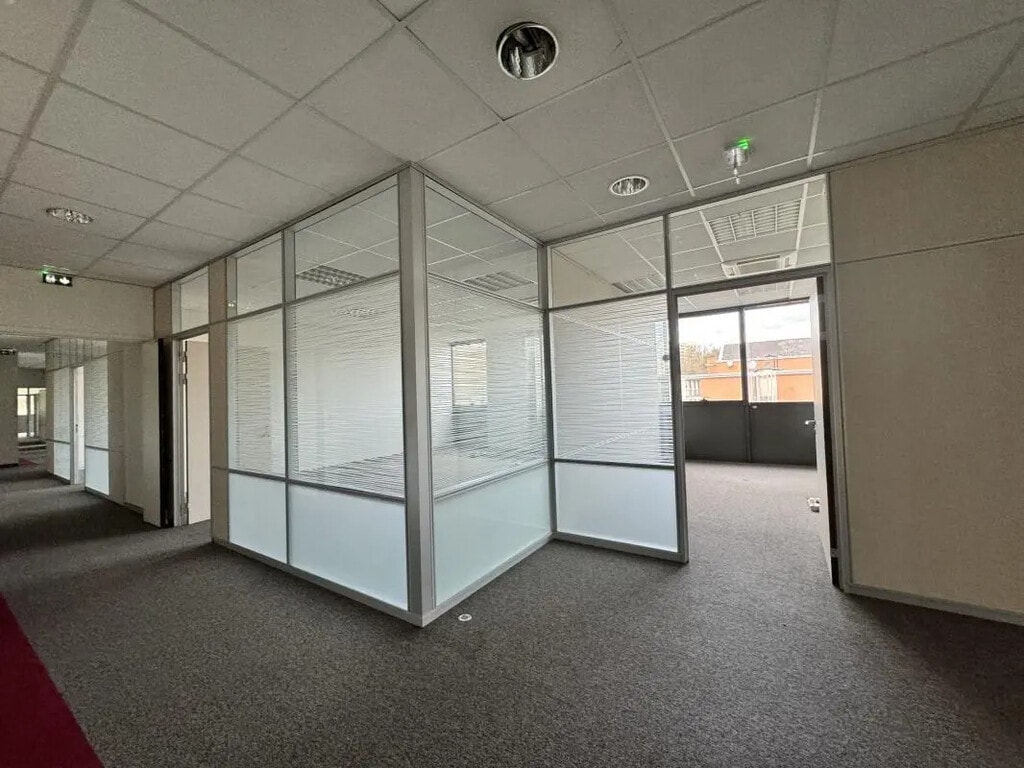 Location Bureaux 239 m² à 3 403 m² - Photo 1