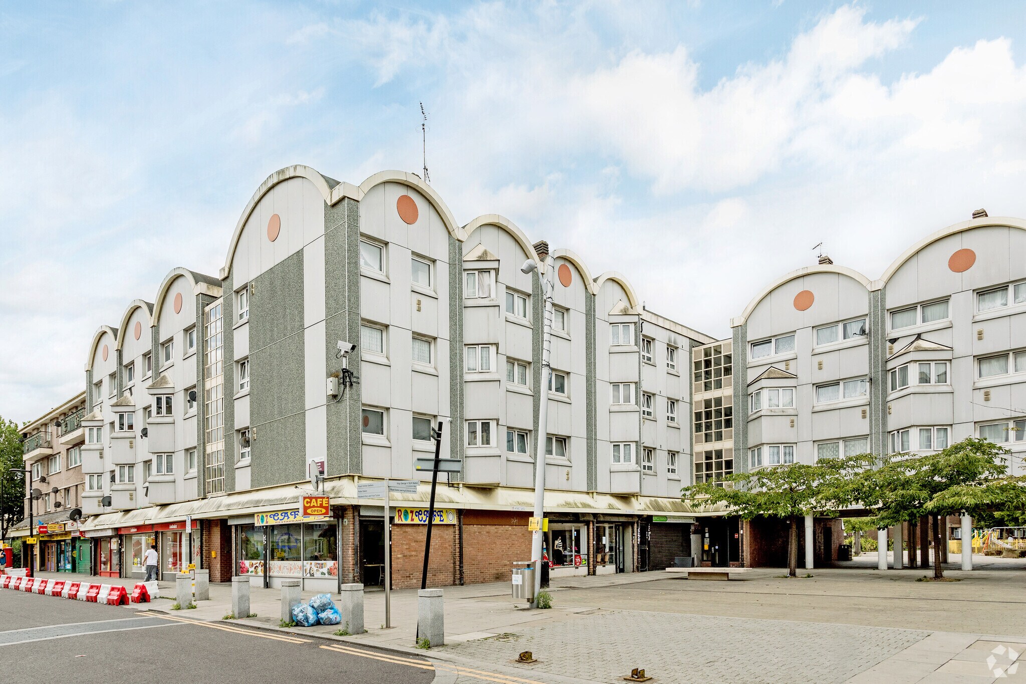 2 Pier Para, London to rent Primary Photo- Image 1 of 3