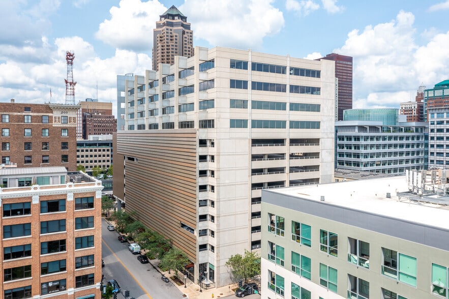 215 10th St, Des Moines, IA to rent - Building Photo - Image 2 of 11