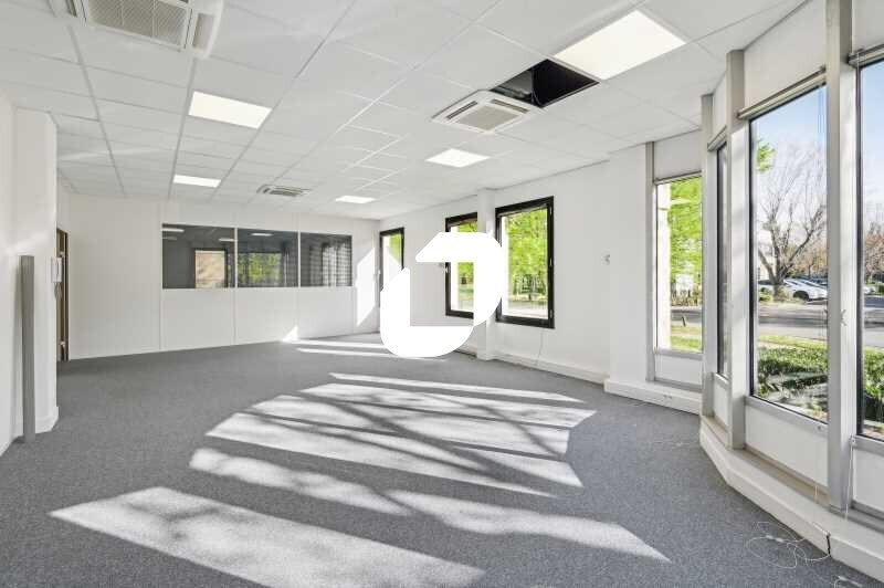 3-5 Place Du Village, Gennevilliers for sale Interior Photo- Image 1 of 15