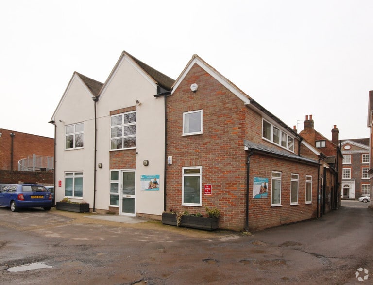 Portland Pl, Marlow to rent - Primary Photo - Image 1 of 2