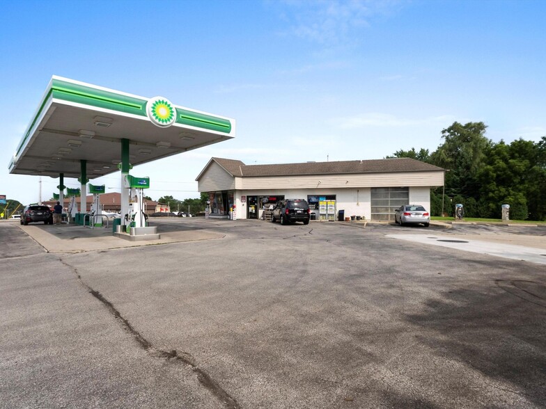 11931 W Janesville Rd, Hales Corners, WI for sale - Building Photo - Image 1 of 9