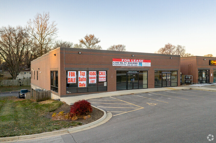 12205-12211 Shawnee Mission Pky, Shawnee, KS for rent - Building Photo - Image 2 of 9