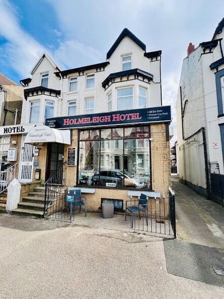 13 Withnell Rd, Blackpool for sale - Primary Photo - Image 1 of 12