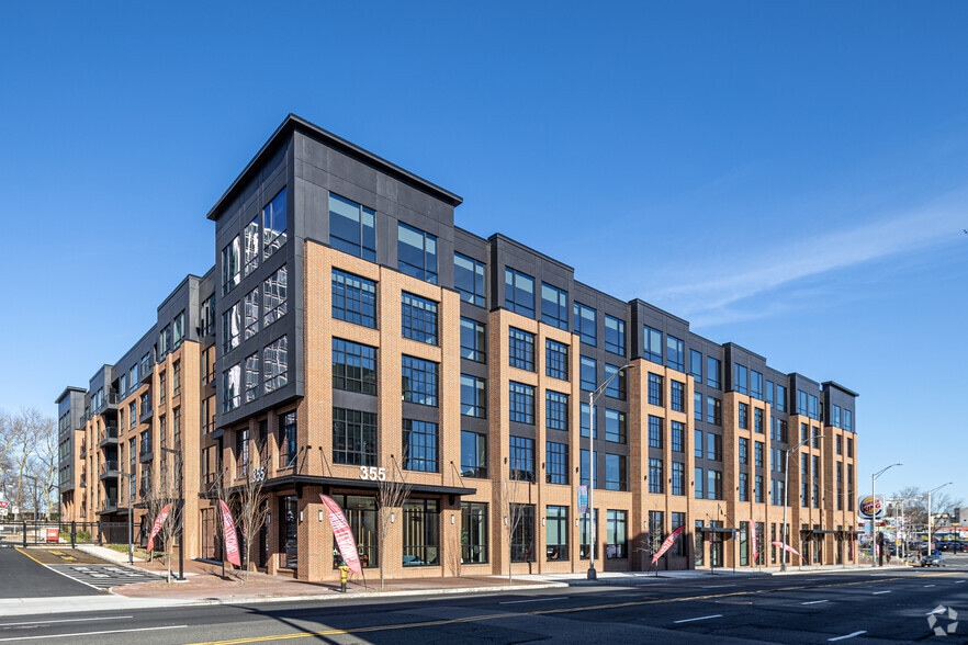 349-377 Broad St, Newark, NJ to rent - Building Photo - Image 3 of 9