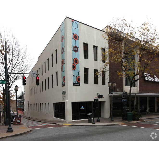 201 S Elm St, Greensboro, NC 27401 UK