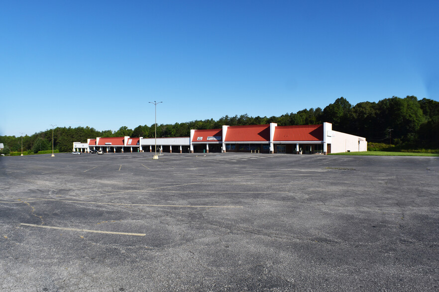 700-712 Chief Martin St, Madison, NC for sale - Primary Photo - Image 1 of 1