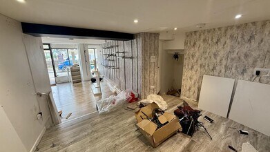 34 Middle St, Brixham to rent Interior Photo- Image 1 of 3