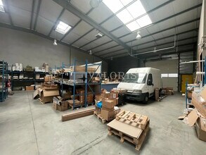 Light Industrial in Vaulx-en-Velin to rent Interior Photo- Image 2 of 9