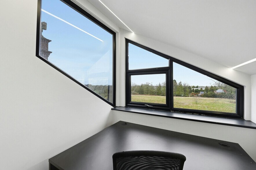 Mill Ln, Alderley Edge to rent - Building Photo - Image 3 of 10
