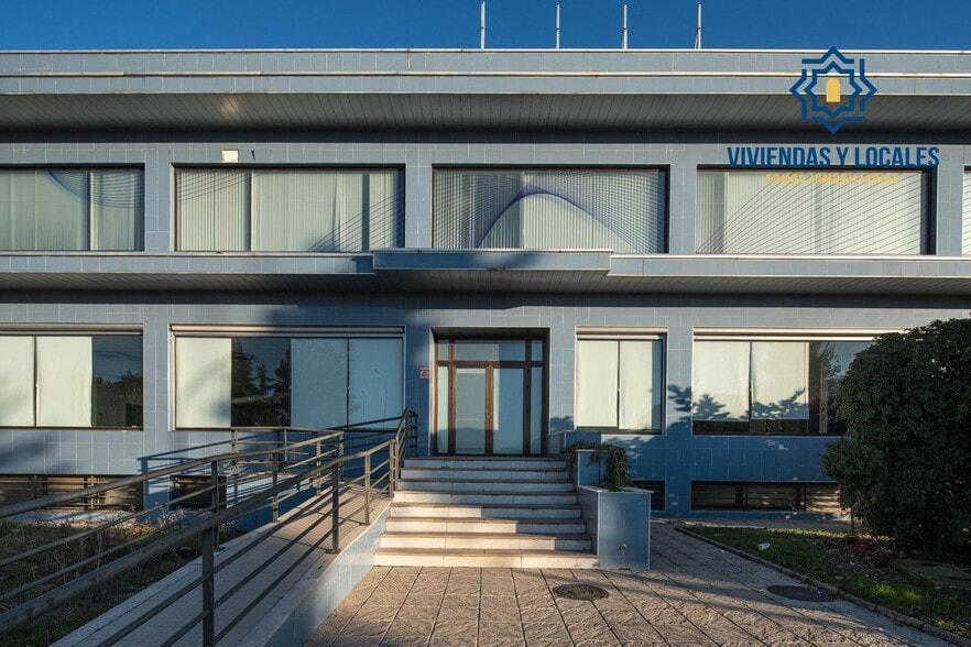 Office in Armilla, Granada to rent - Building Photo - Image 3 of 50