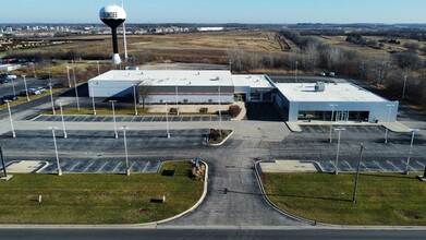 800 Dundee Ave, East Dundee, IL for rent Primary Photo- Image 1 of 15