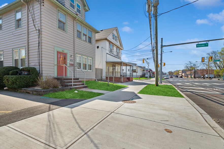 586 Livingston Ave, North Brunswick, NJ for sale - Building Photo - Image 1 of 1