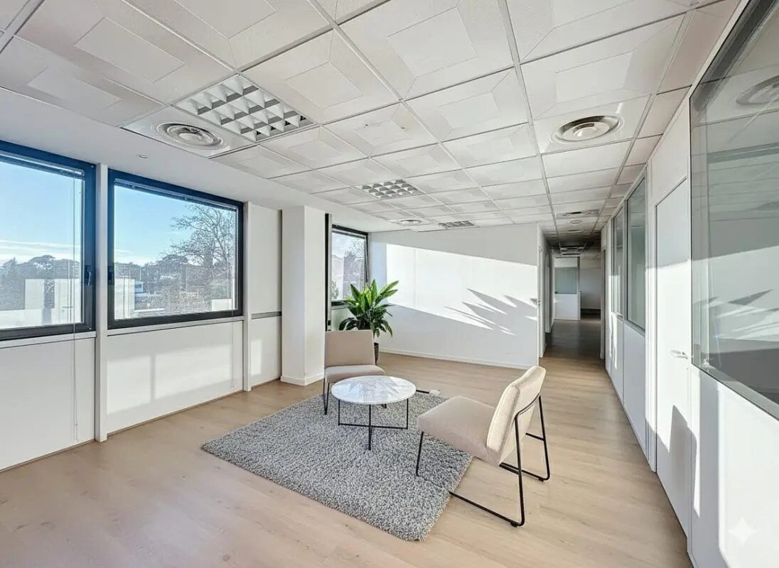 Office in Le Cannet for sale Building Photo- Image 1 of 5