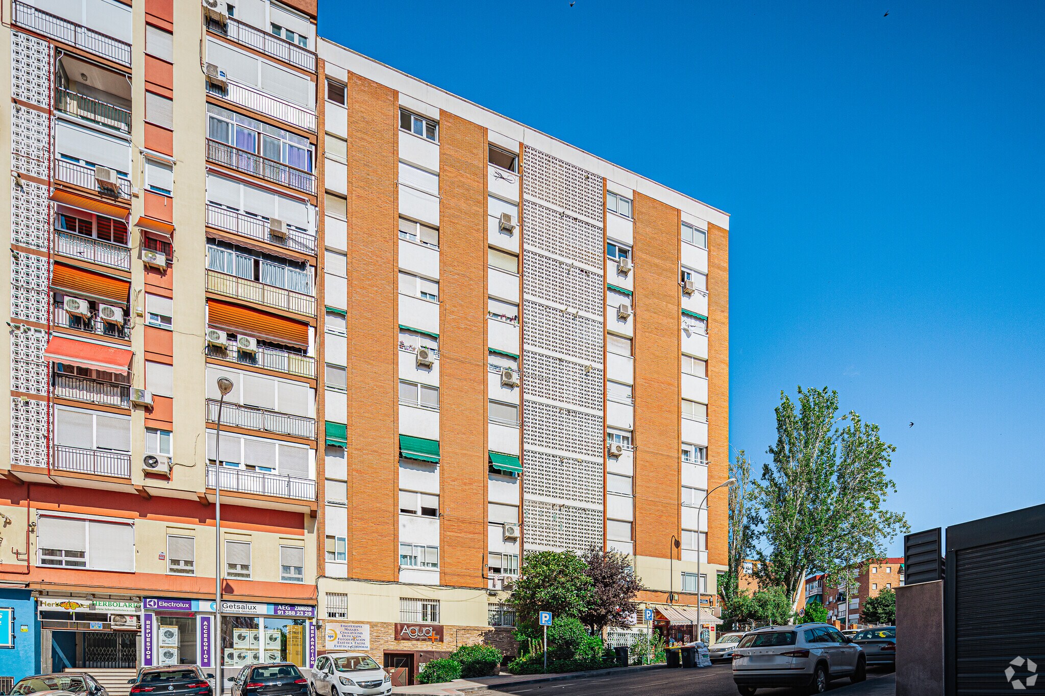 Calle las Pedroñeras, 11, Madrid, Madrid for sale Primary Photo- Image 1 of 1