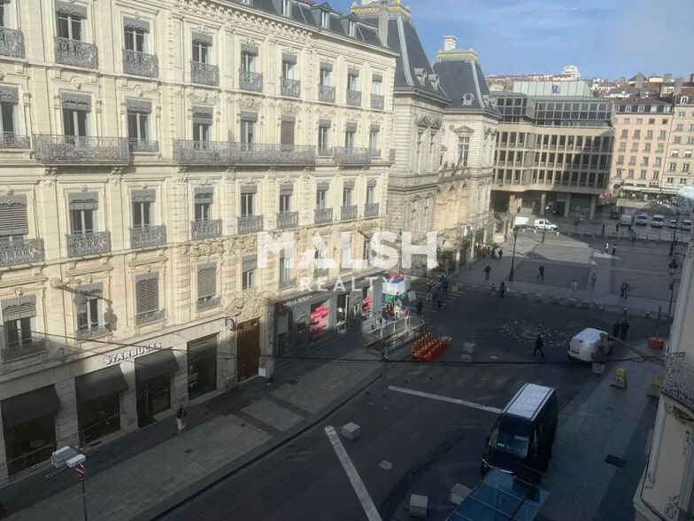 Office in Lyon for sale - Building Photo - Image 1 of 8