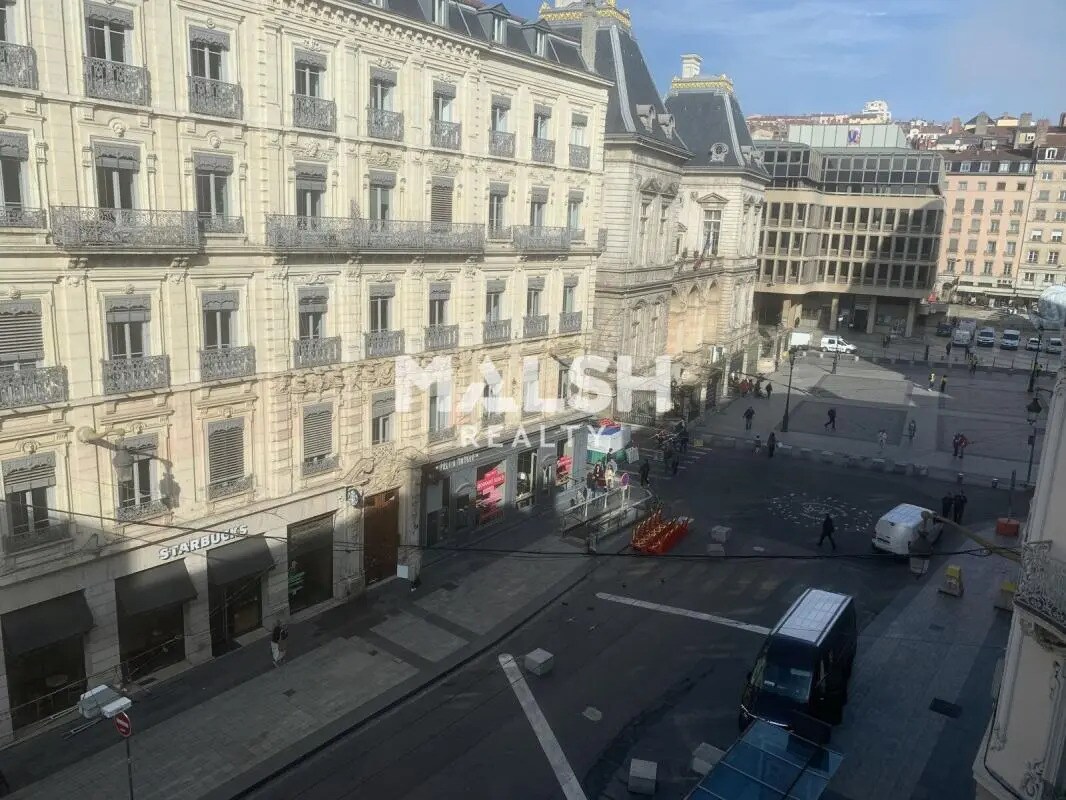 Office in Lyon for sale Building Photo- Image 1 of 9