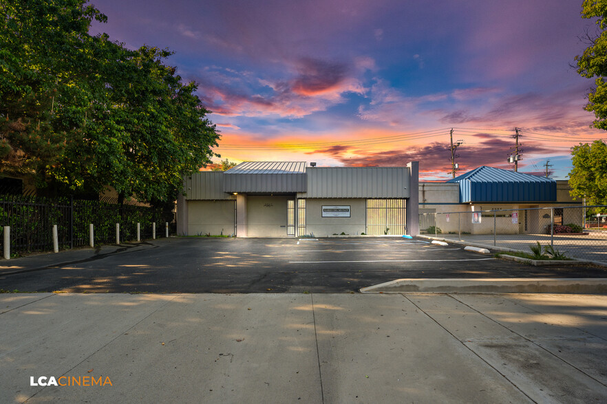 2317 17th St, Bakersfield, CA for rent - Building Photo - Image 1 of 25