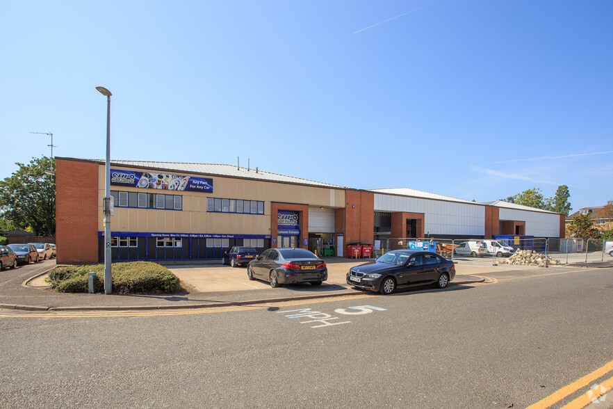 Richmond Rd, Kingston Upon Thames to rent - Building Photo - Image 3 of 3