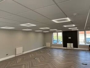 High St, Ascot to rent Interior Photo- Image 1 of 3