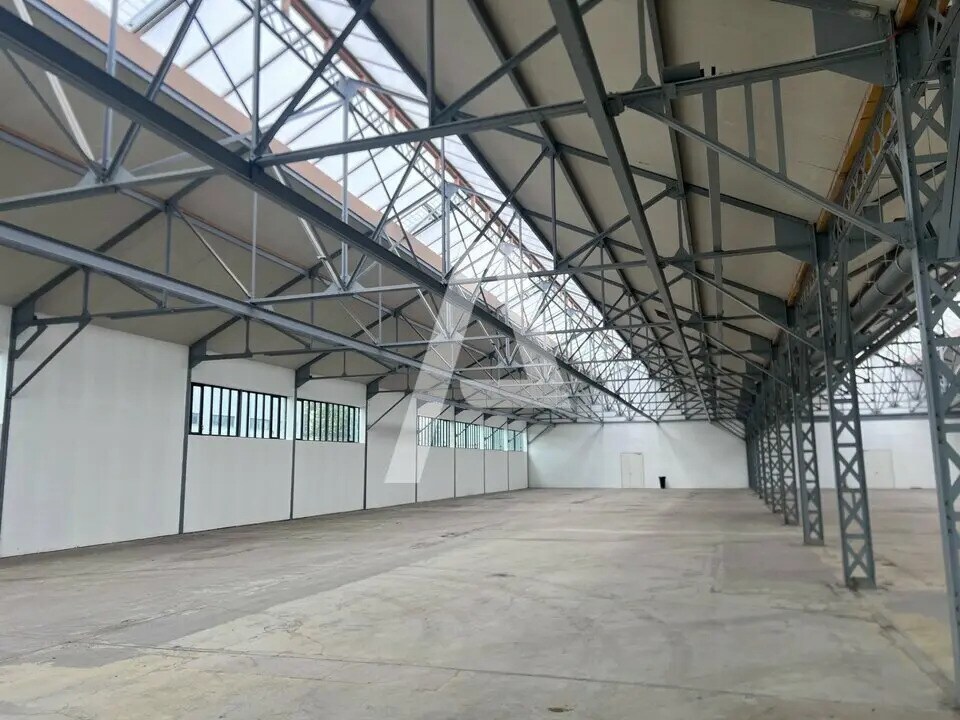 Light Industrial in Ivry-sur-Seine to rent Building Photo- Image 1 of 10