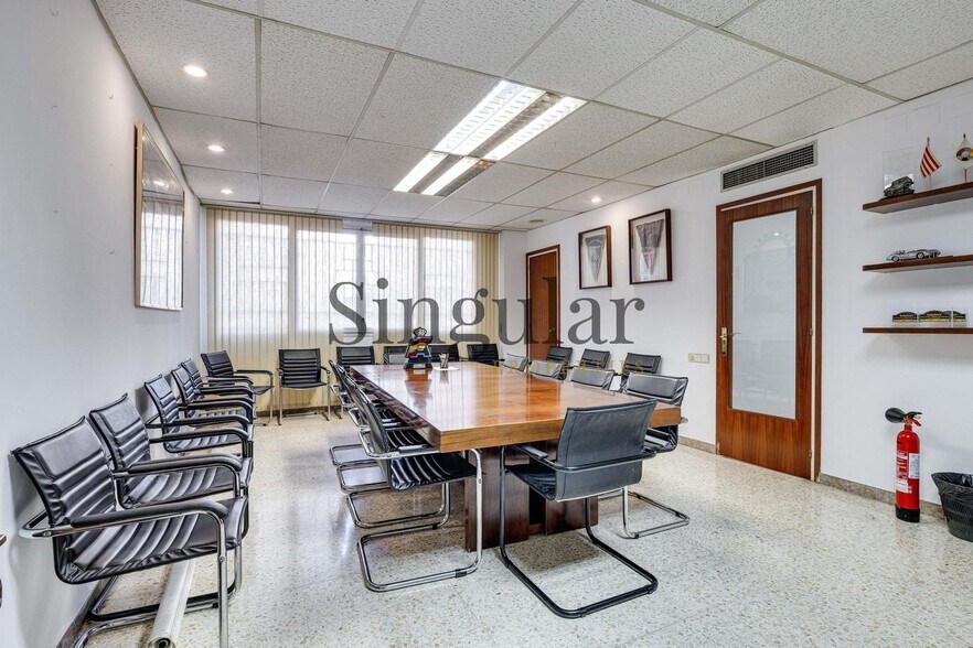 Office in Barcelona, Barcelona to rent - Interior Photo - Image 1 of 10