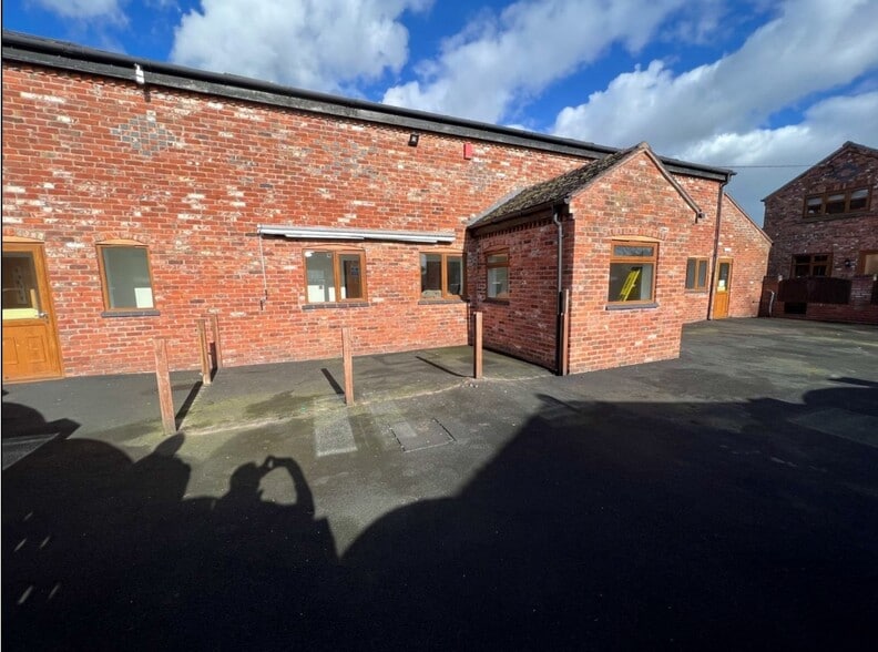 Back Ln, Sandbach to rent - Primary Photo - Image 1 of 5