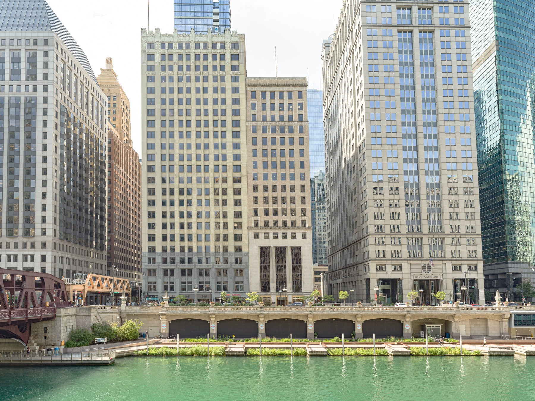 211 W Wacker Dr, Chicago, IL to rent Building Photo- Image 1 of 11