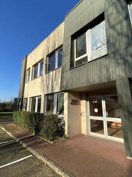 Light Industrial in Coignières to rent - Building Photo - Image 1 of 5