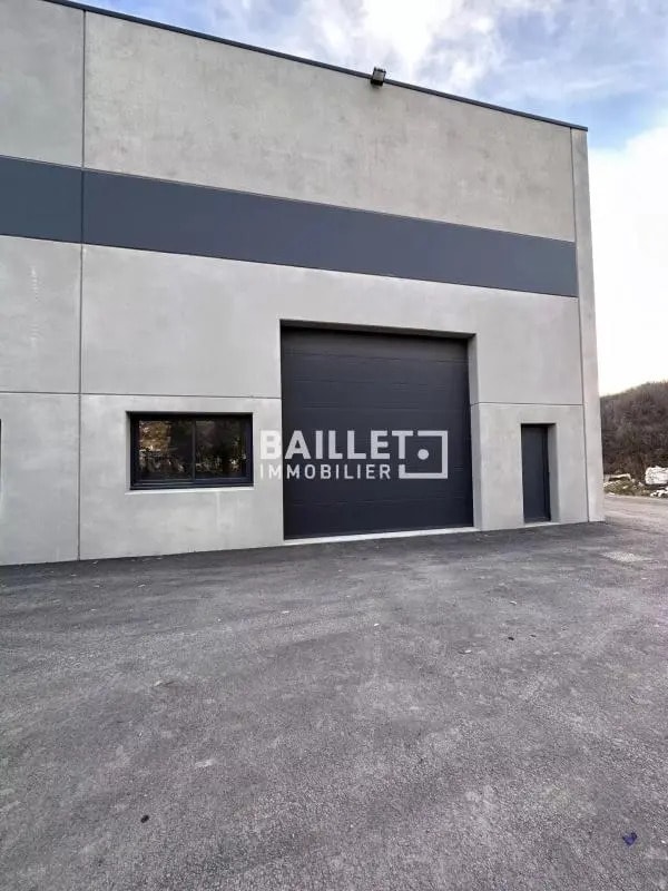 Location Entrepôt 166 m² - Photo 1