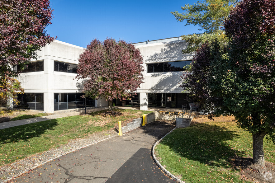 131 Morristown Rd, Basking Ridge, NJ for rent - Building Photo - Image 2 of 25