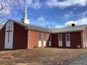 819 Woodcrest Dr, Asheboro, NC for sale Primary Photo- Image 1 of 1